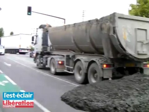 Saint-Julien-les-Villas : 5 tonnes de boue sur la chaussée