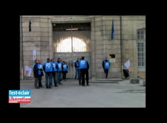 Des surveillants de Clairvaux bloquent l'entrée de la prison