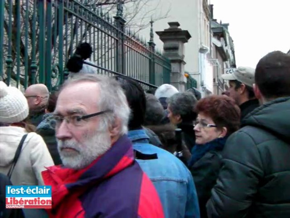 Procès Greenpeace : des militants et sympathisants soutiennent les prévenus