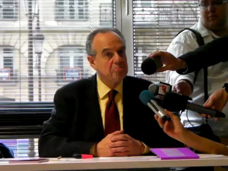 Frédéric Mitterrand : "Je me fais escagasser de temps en temps par la presse"