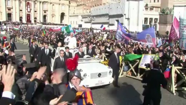 Rapturous crowds greet Pope Francis at inaugural mass