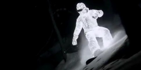 Snowboarding by night with a LED suit