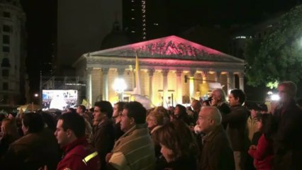 Argentinos fazem vigília e celebram pontificado de Francisco