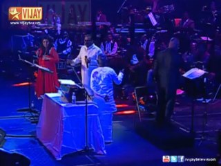 Sadhana Sargam and Hariharan are singing Nee Partha Paarvai
