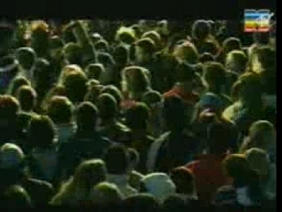 Sum 41 - Over My Head (Winterjam 2003)