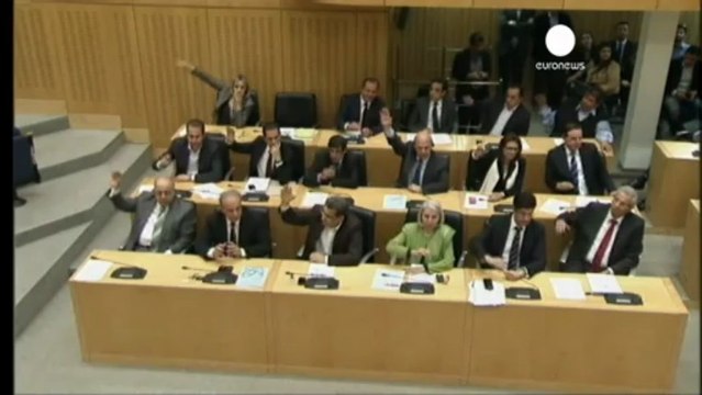 Parlamento Cipro boccia piano prelievo forzoso sui...