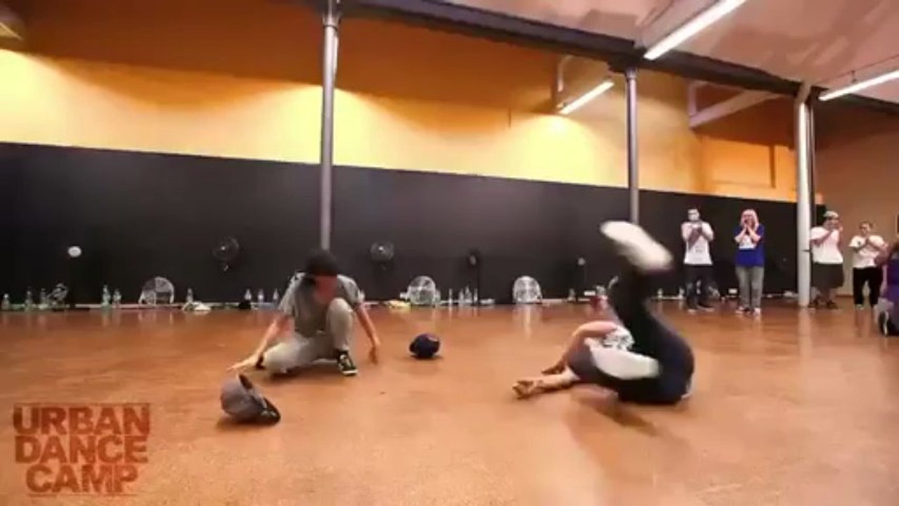 Enorme duo danse sur du MJ