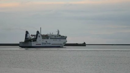 Cherbourg : appareillage du ferry Barfleur