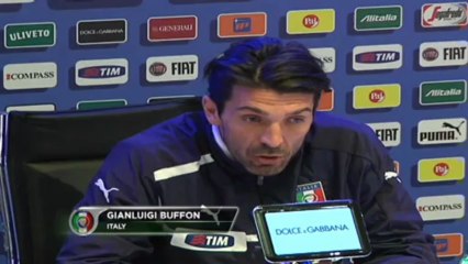 Buffon: "Giusto che i politici paghino allo stadio"
