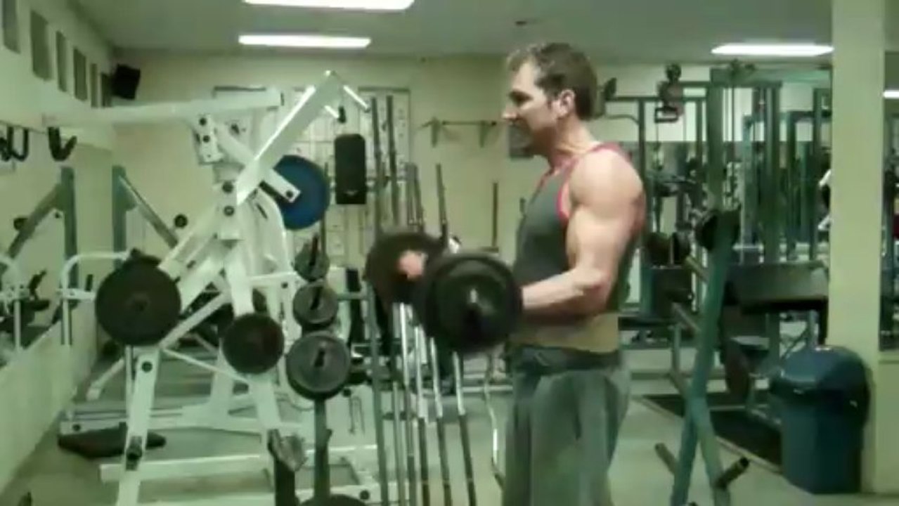 Worthster doing the 30kgs barbell curl event in the Pick and Mix Challenge on konkura.com
