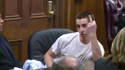 T.J Lane fait un doigt d'honneur envers ses victimes !