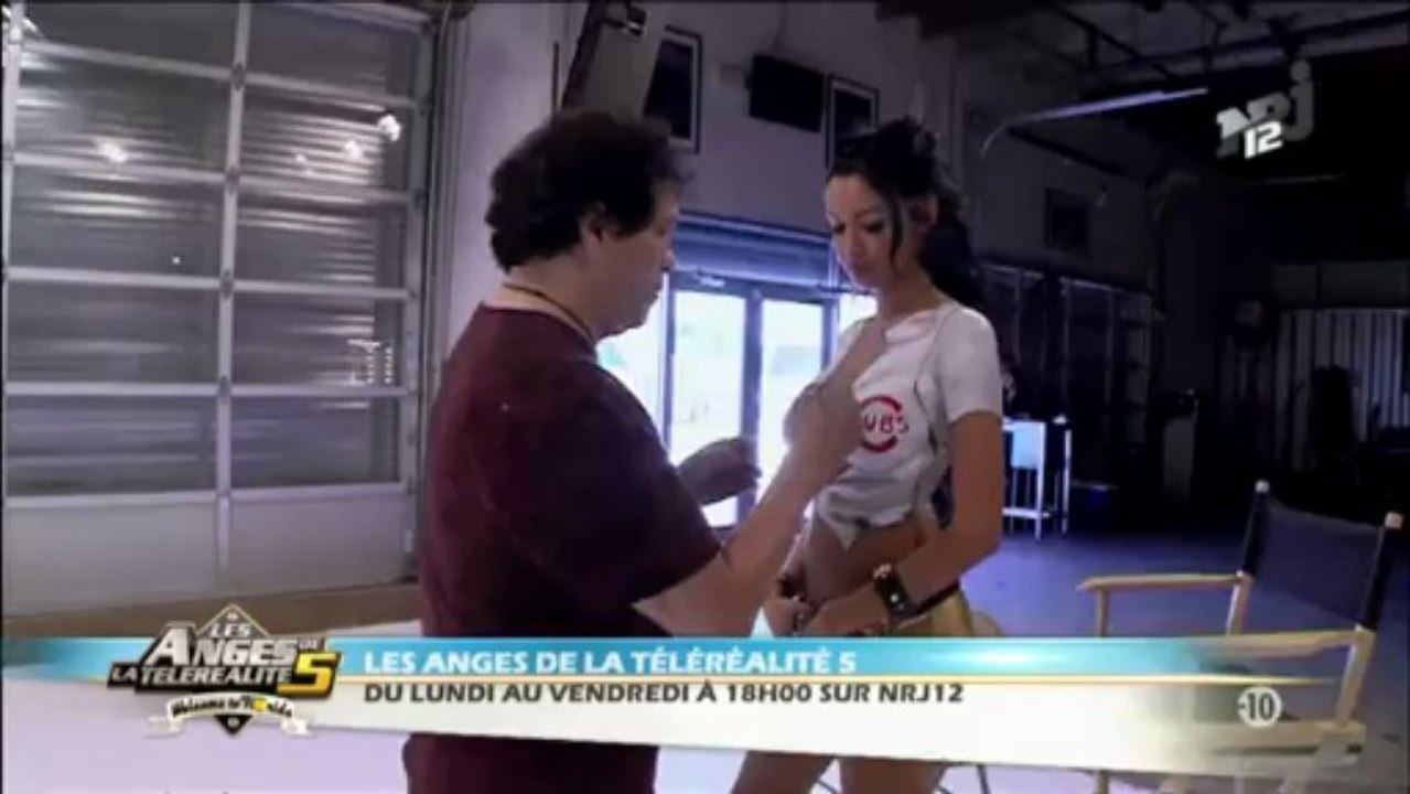 Anges de la télé-réalité 5 : Nabilla s'essaie au bodypainting