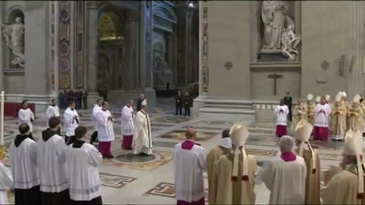 Pope Francis begins reign with grand ceremony