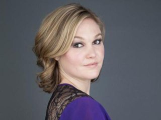 Julia Stiles is red hot in WIGS series &#x27;Blue&#x27;