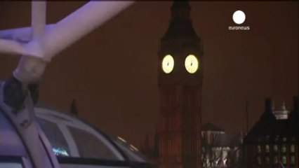 London Eye gets first deep clean since 2000