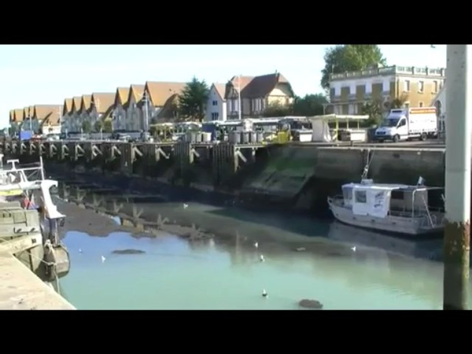 Normandie , Courseulles sur Mer , Autour du port 02