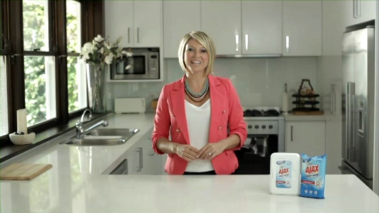 Cleaning Wipes: Ajax Spray 'n Wipe Wipes Review