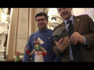 Napoli - Consegna del Pulcinella alla Donati  (14.03.13)