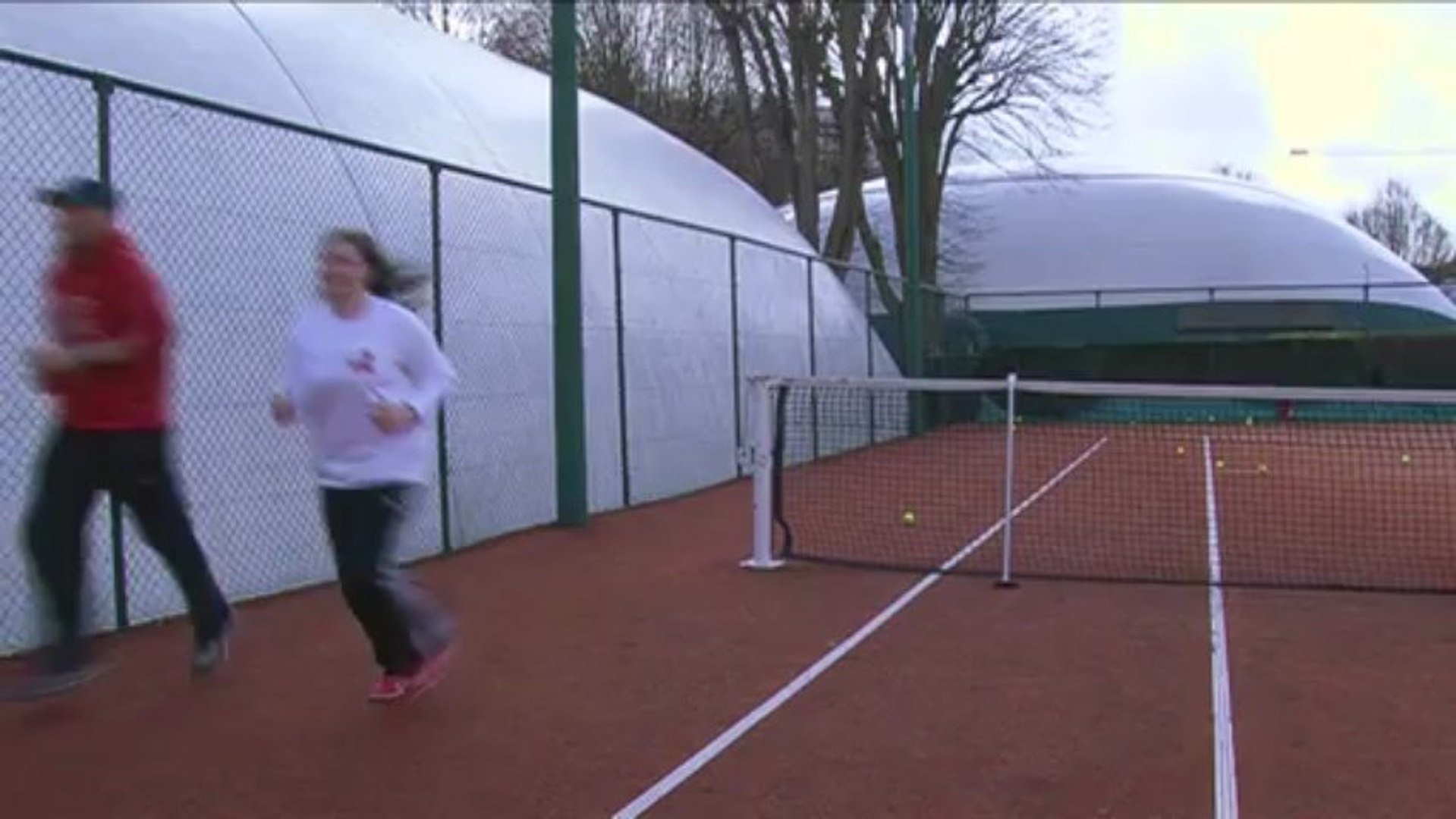 Rencontre avec Farah Mouri : jeune espoir féminin du tennis algérien -  Vidéo Dailymotion