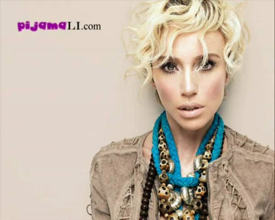 Gülşen - Tamamen Yanılsama