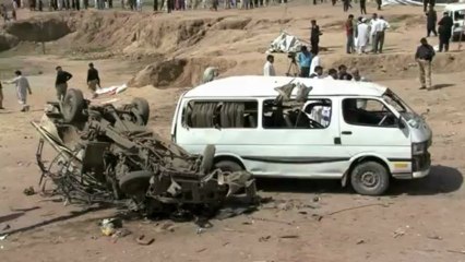 Carro-bomba mata 13 pessoas no Paquistão