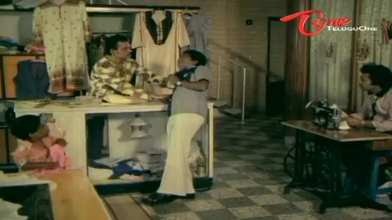 Akkineni Nageswararao's Fan Comedy Scene With Sutti Veerabhadra Rao