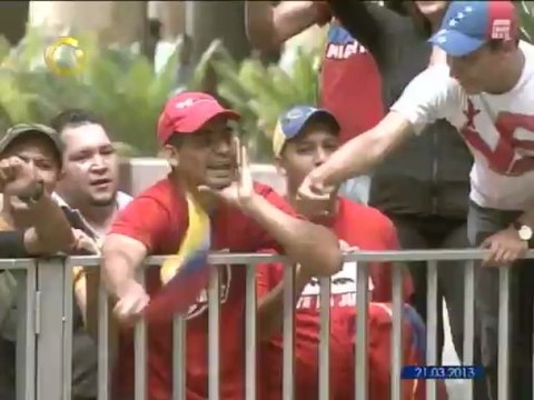 Ocho estudiantes resultaron heridos tras arremetida de oficialistas a la marcha que iba CNE