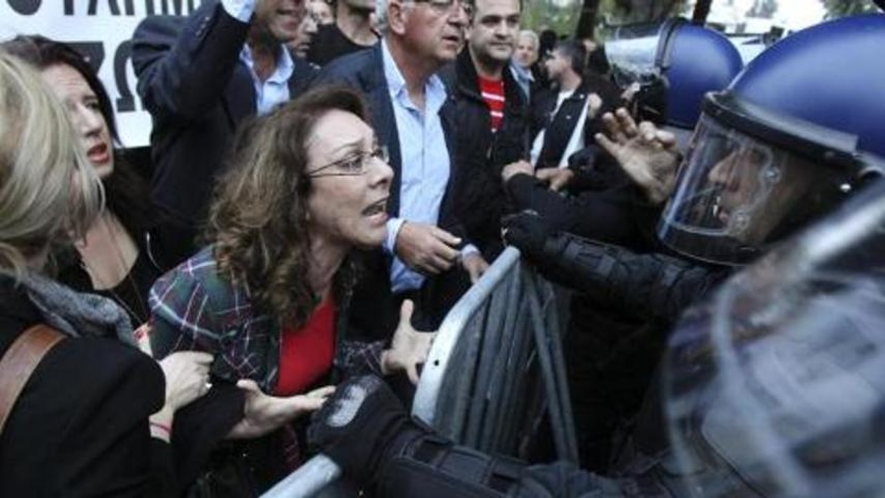 Cyprus bailout plan ignites citizens' anger