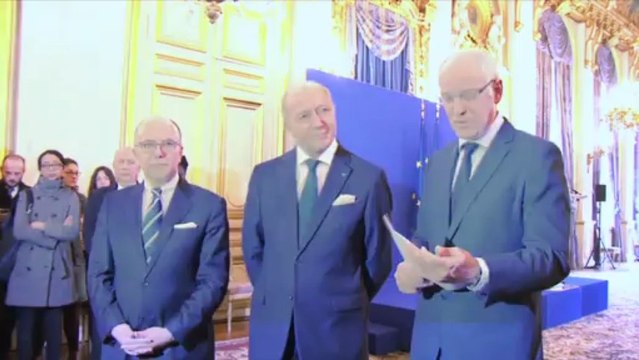 Passation de pouvoirs entre Bernard Cazeneuve et Thierry Repentin (20 mars 2013).