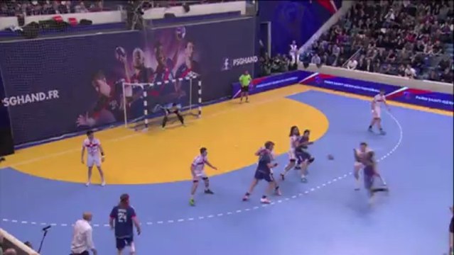 Le Parisien Luc Abalo réalise une superbe passe aveugle lors de la 19e journée de D1