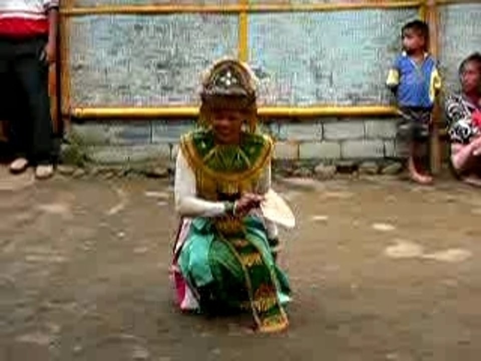 lombok-danse-traditionnelle