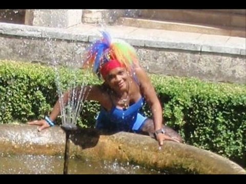 La poetesse Nathy Ebriet vacances village Bourdeilles 24310