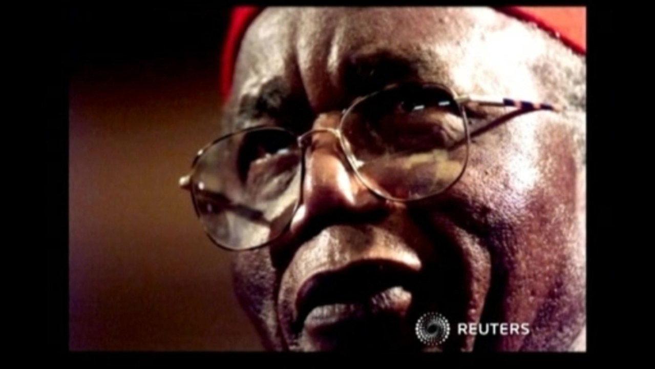 Chinua Achebe has died