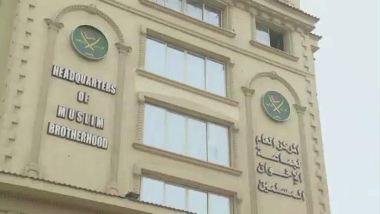 Egypt activists, Islamists clash outside Brotherhood HQ