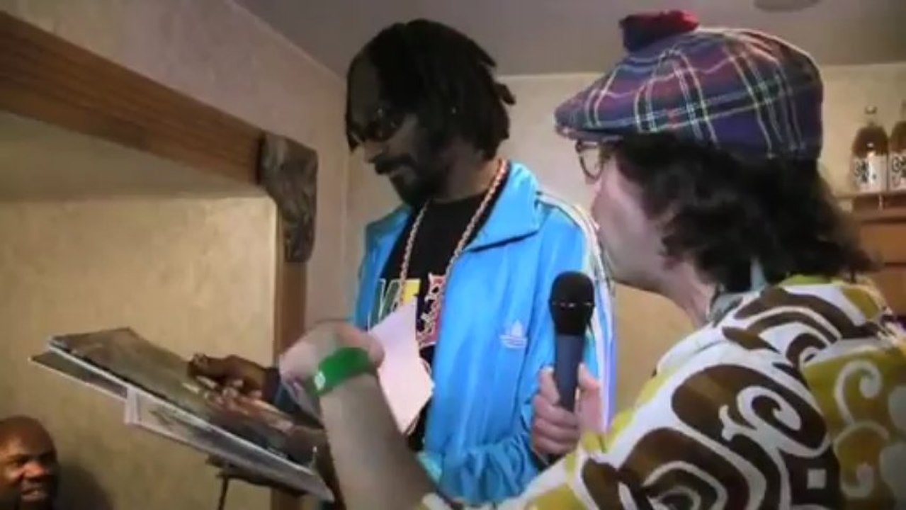 Nardwuar vs. Snoop Lion (2013)