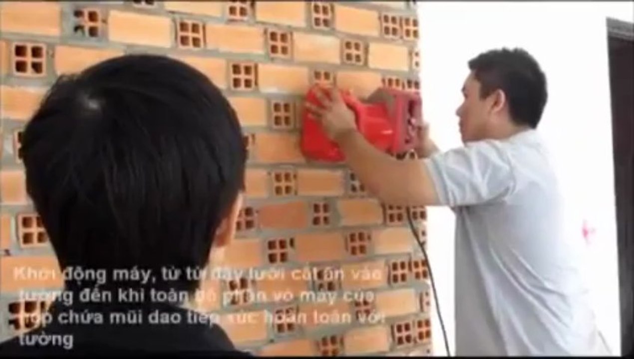 Hội thảo về máy Macroza tại Việt nam - Hướng dẫn Khách Hàng chạy thử máy phay đục rãnh tường Macroza