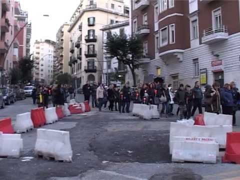Napoli - Fiaccolata per bimbo morto soffocato da mozzarella 1 (22.03.13)