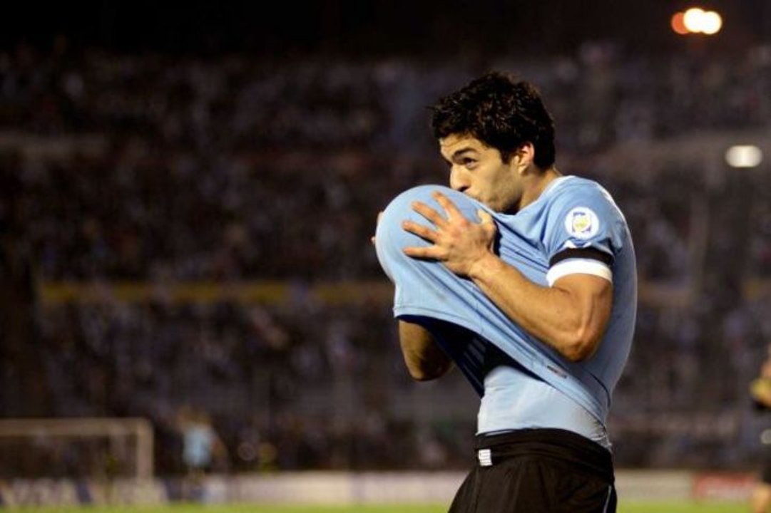 La sublime reprise de volée signée Luis Suarez !