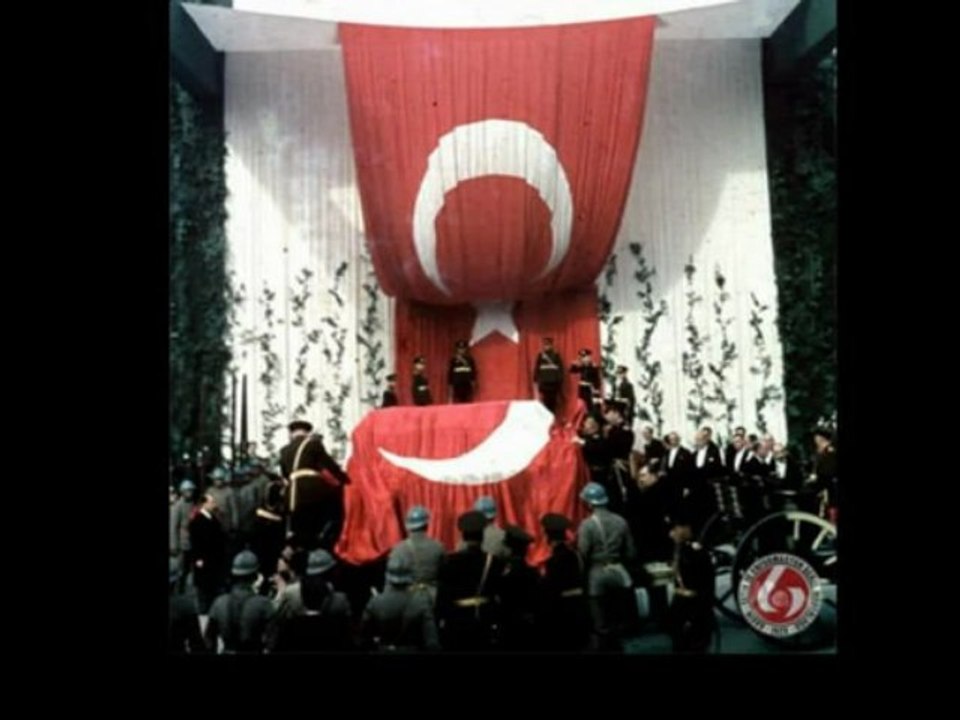 AŞIK VEYSEL ÖLÜMSÜZDÜR.. ATATÜRK GİBİ...