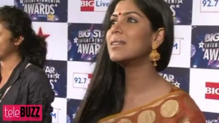 Priya TO BUMP INTO Siddhant in Bade Achhe Lagte Hain 18th March 2013