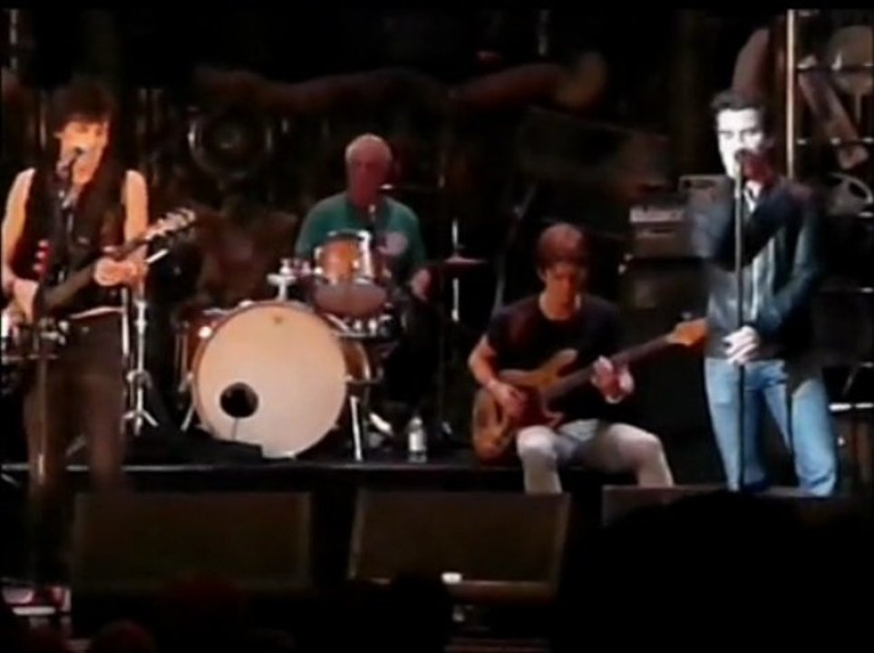 Ron WOOD debris w/ Kelly JONES live 2010 London Ambassadors Theatre (Jesse WOOD on bass)