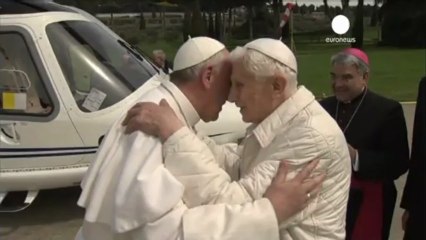 Papa Francis, selefini ziyaret etti