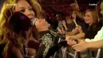 Beyonce fan sings with accompaniment