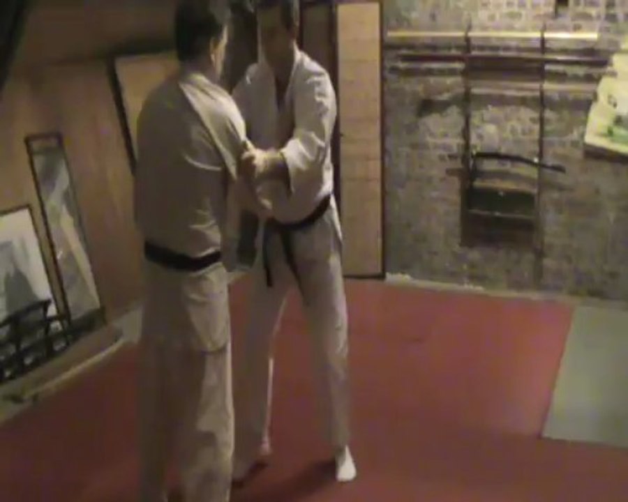 Judo no ushiro nage : kaeshi waza atama oshi to sabaki