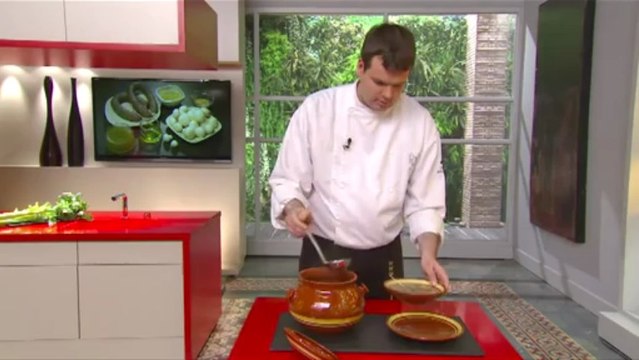 Cuines - Escudella de fajol amb bolets i botifarra negra