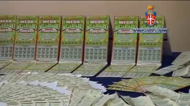 Arzano (NA) - Stamperia clandestina di gratta e vinci falsi (23.03.13)