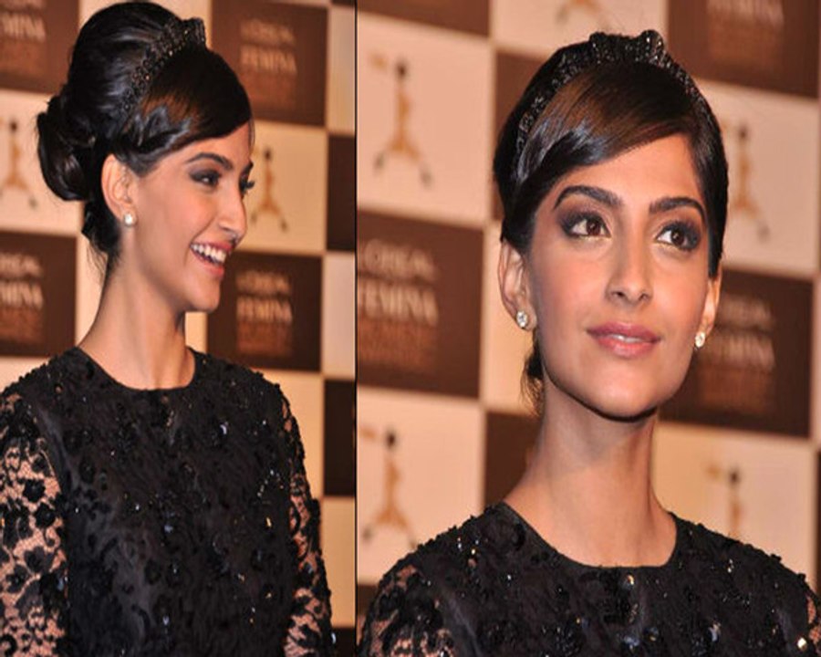 Hot Sonam Kapoor at Loreal Femina Women Awards 2013.