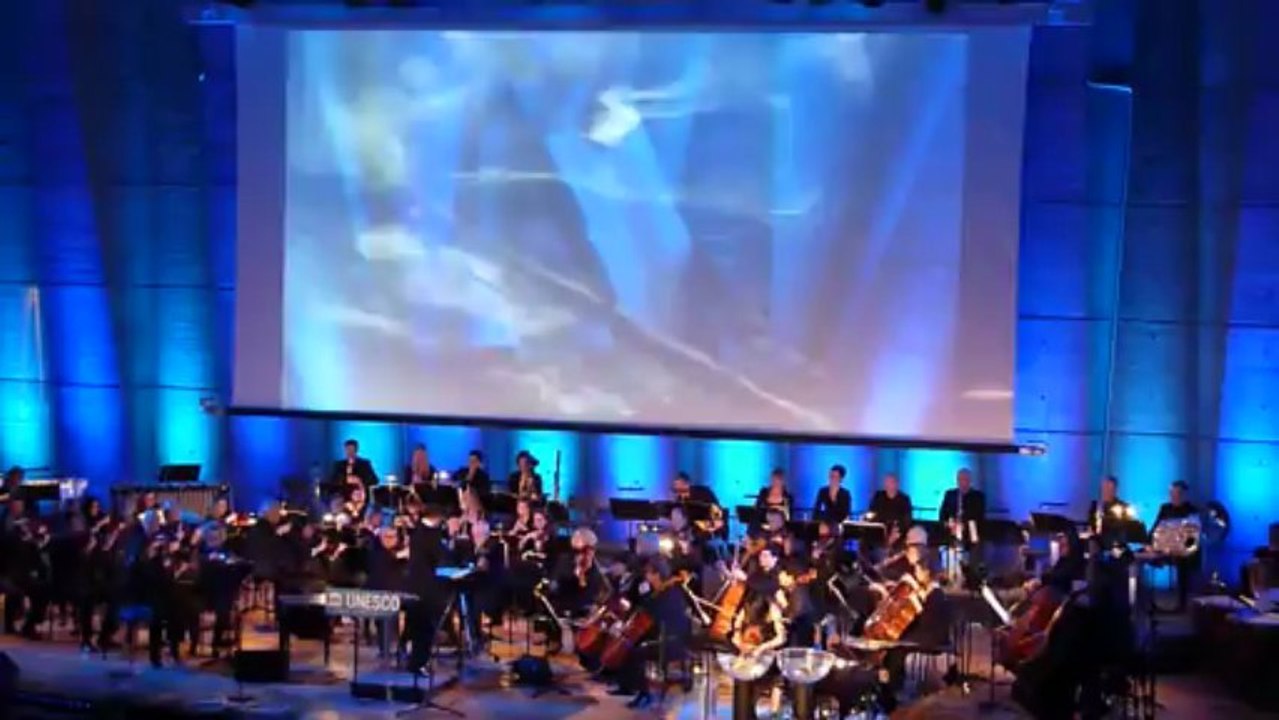 "Water Concerto" (percussions à eau et orchestre) de Tan Dun Vidéo