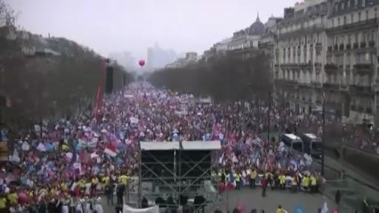 Des dizaines de milliers de personnes défilent contre le "mariage pour tous"
