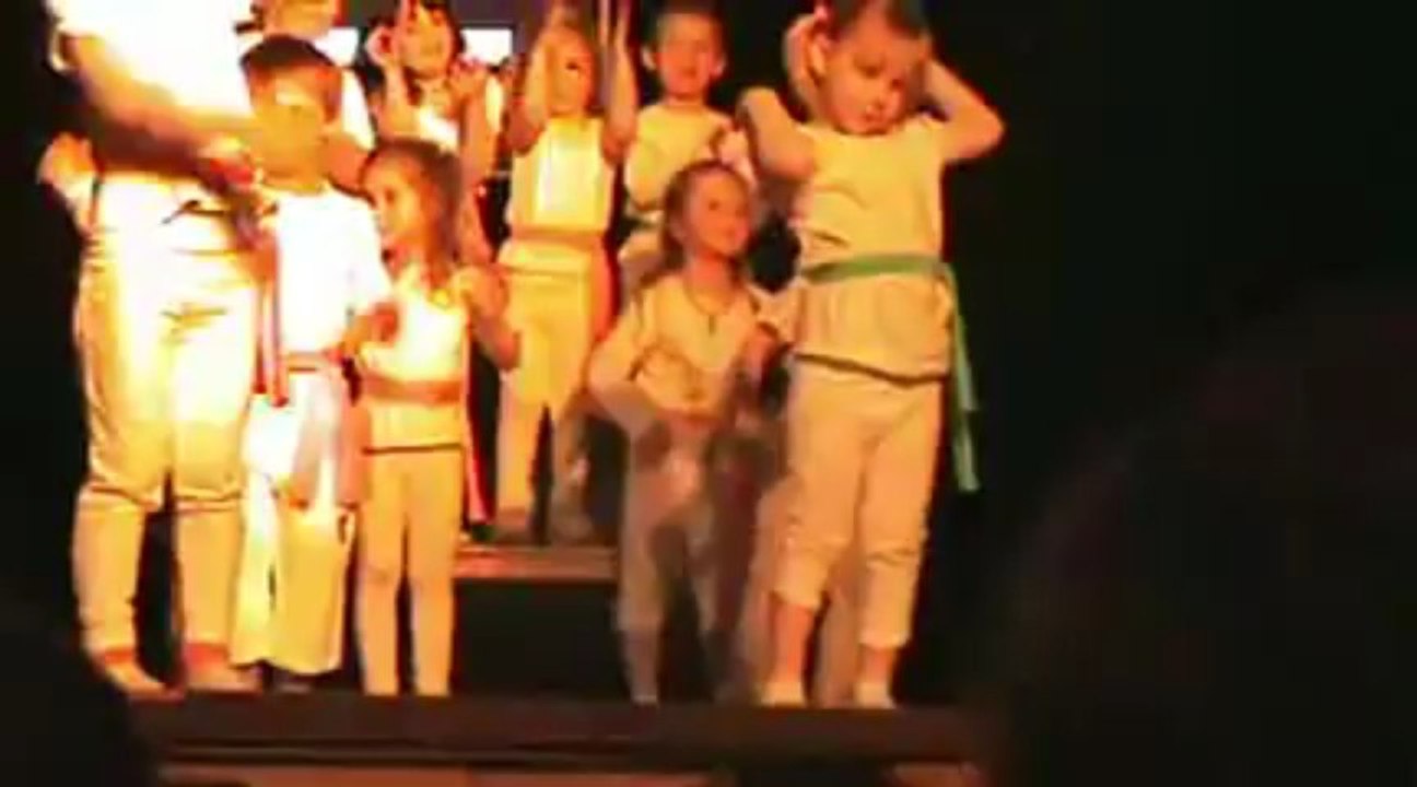 Spectacle pour l'école Ophélie Alexandre Signeulx 2013